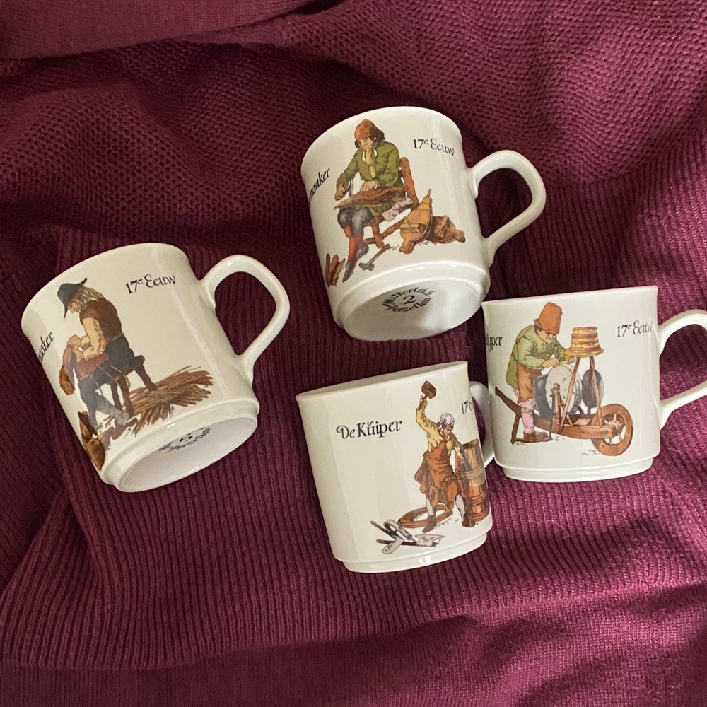 Illustrated Ceramic Mug Set